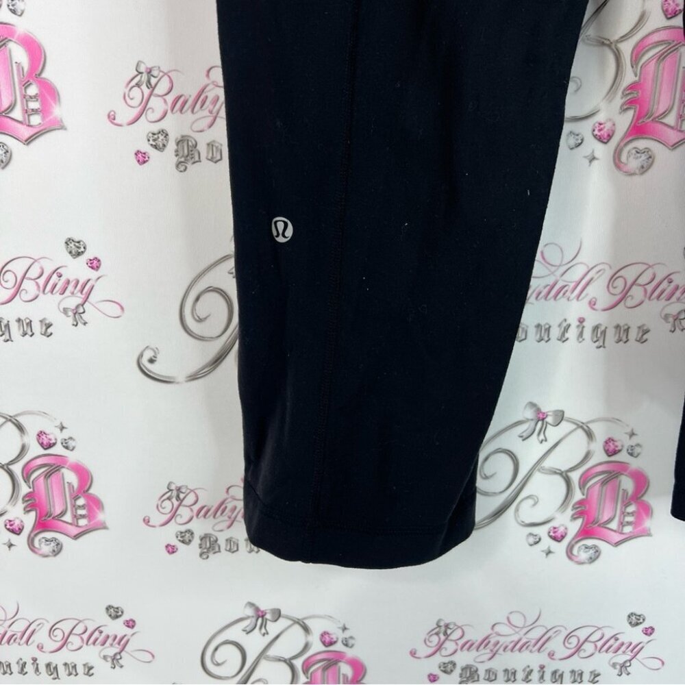 Lululemon capri reversible 2 way Black Yoga Pants with White Patterned Waistband - Picture 5 of 8